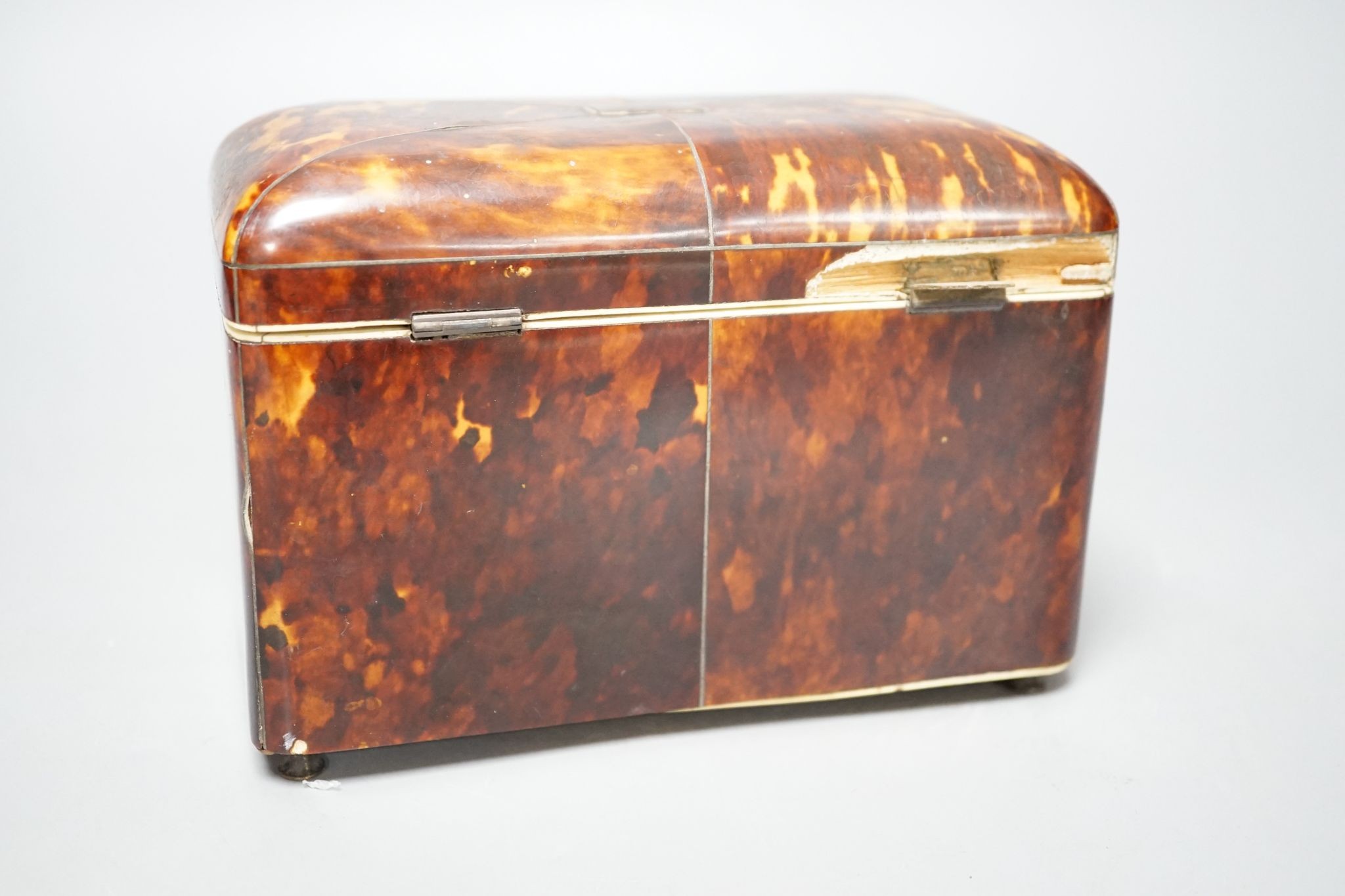 A Georgian tortoiseshell tea caddy, 17cm